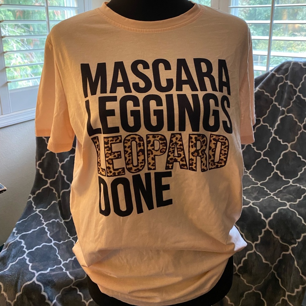 XL “Mascara Leggings Leopard Done” Pale Pink T-Shirt - No Tag